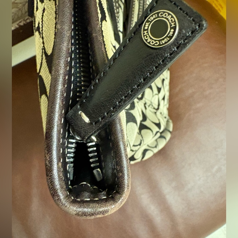 Coach Black and Cream Signature Tote - Picture 7 of 16